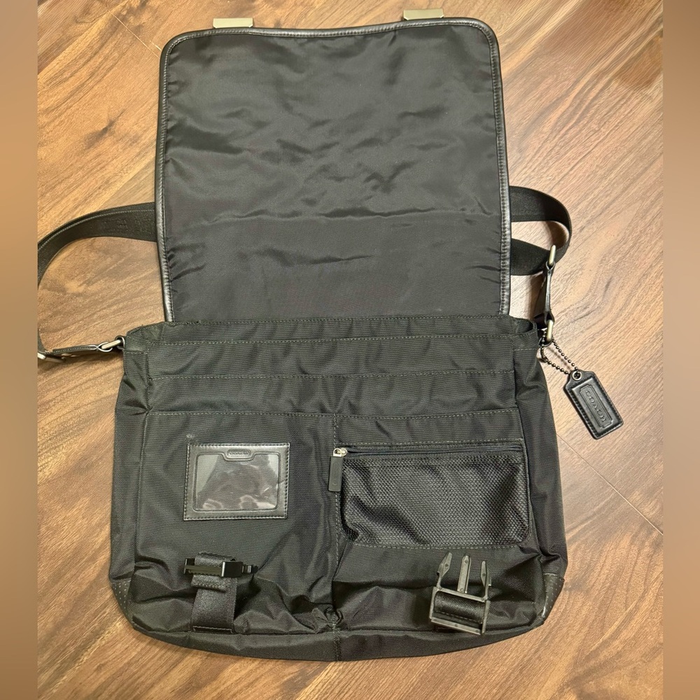 Coach Voyager Black Nylon Messenger Bag / Shoulder Laptop Bag - Picture 5 of 13